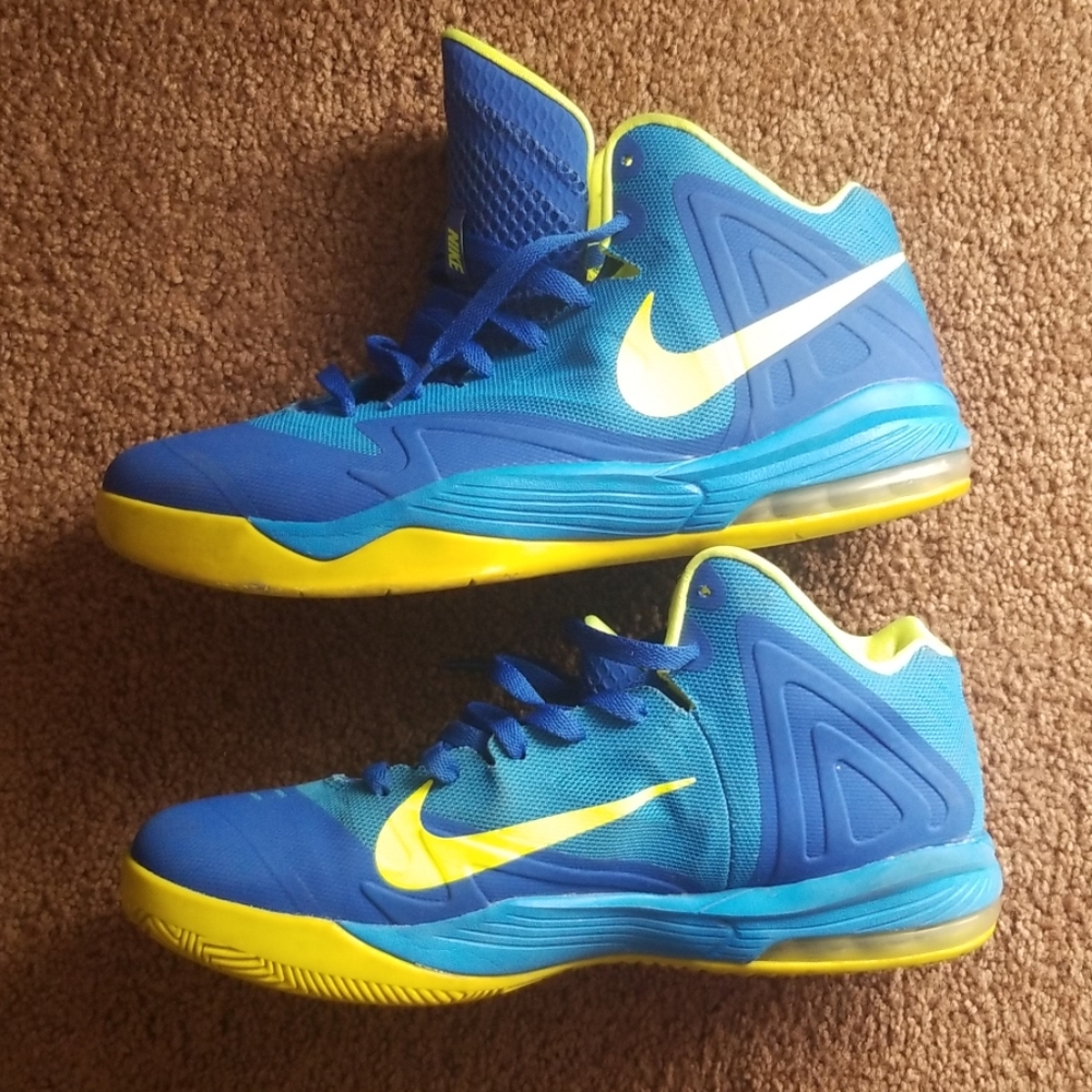 Nike gym shoes